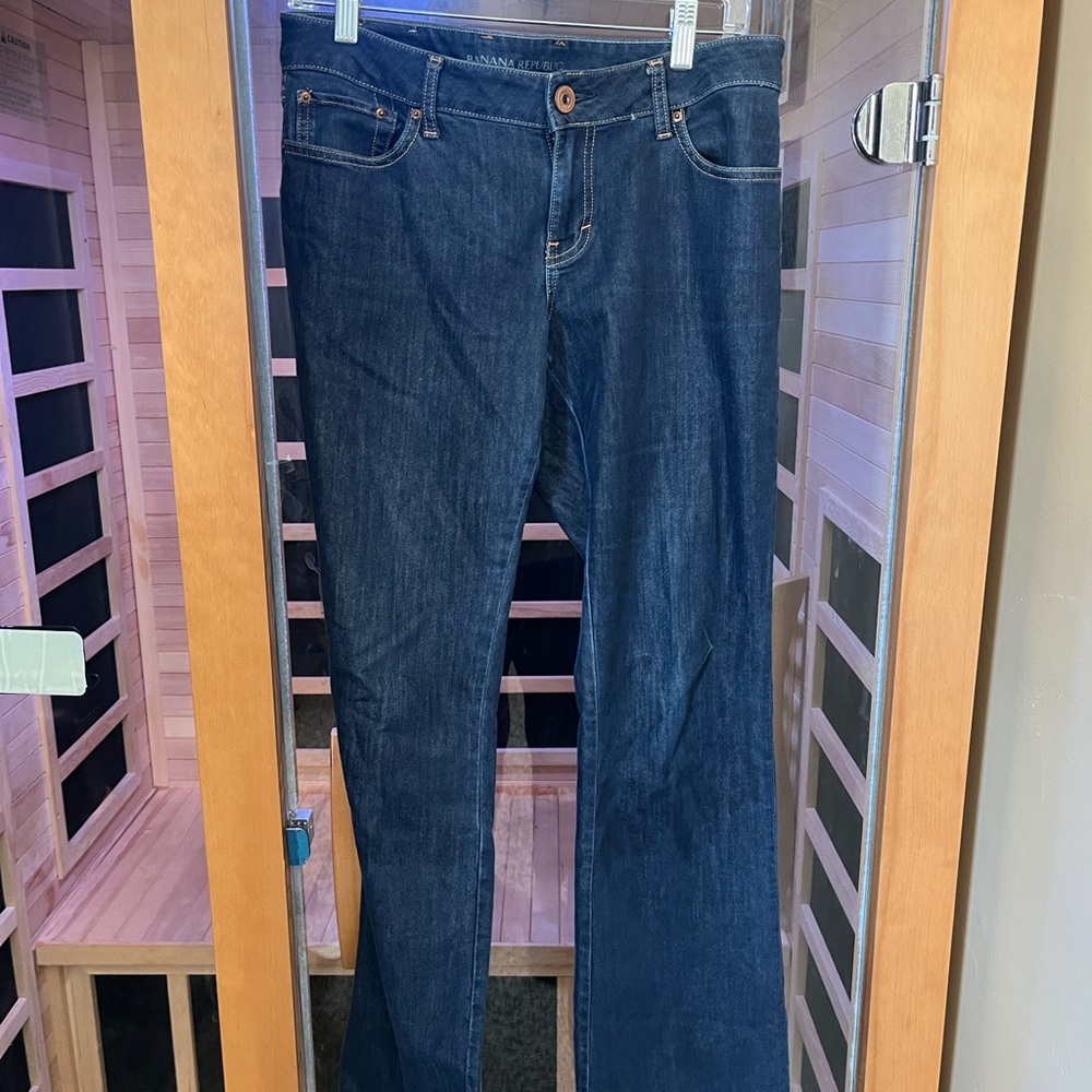 Sz 29 fits like a 10 Banana Republic dark wash straight leg